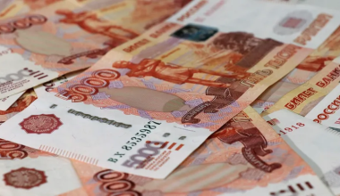 Казахстанцы снова скупают рубли, спрос вырос в семь раз