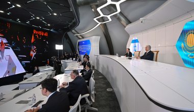 Токаев показал Герцогу, как Казахстан развивает ИИ