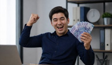 Деньги за «косяк» и «тёрку»: казахстанцам заплатят за перевод слов