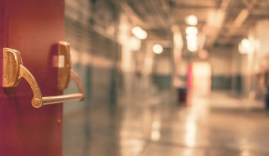 В ВКО дети попали в больницу после «домашнего» обрезания