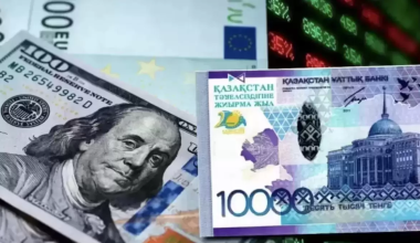 Тенге укрепился, но ненадолго? Аналитики ждут доллар по 540