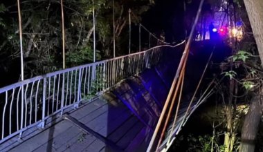 Дети раскачали мост в Усть-Каменогорске, пострадали восемь человек