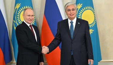 Путин поздравил Токаева с Днем Победы
