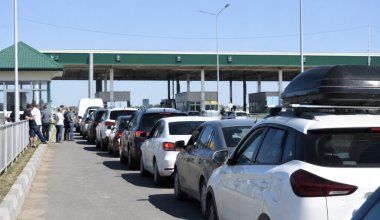 Люди застряли на границе Казахстана и Узбекистана