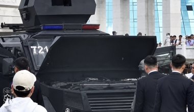 «Задымившуюся» бронемашину на концерте в Астане обсуждают казахстанцы