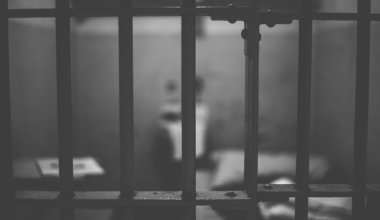 «Ее пытались изнасиловать»: молодая девушка скончалась в ИВС Шымкента