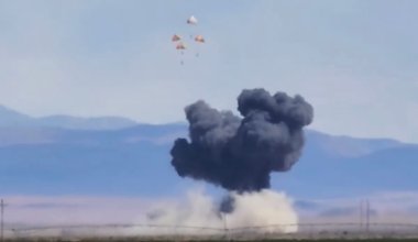 Два истребителя ВМС США столкнулись в небе и рухнули на авиабазу