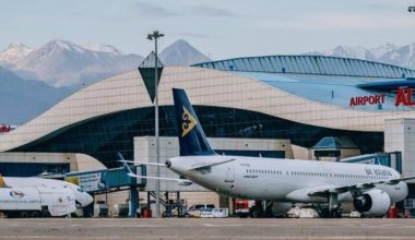 Иностранец напугал посетителей аэропорта Алматы