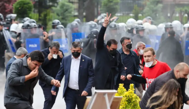 В Турции произошли столкновения у офиса оппозиции
