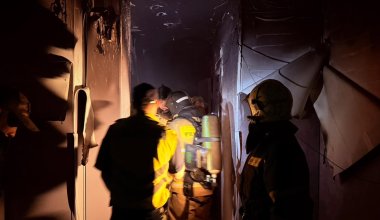 Пожар в многоэтажке Астаны: в МЧС сообщили подробности