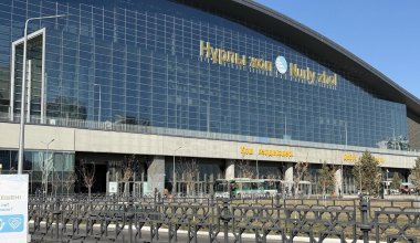 Мужчина спрыгнул с моста на вокзале «Нұрлы жол» в Астане