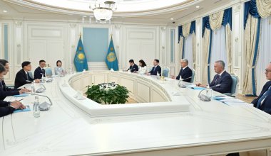 Глава Гонконга приехал в Казахстан вместе с 75 бизнесменами