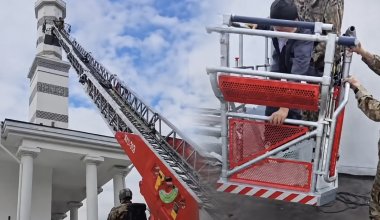 В Уральске мужчина упал с купола Центральной мечети