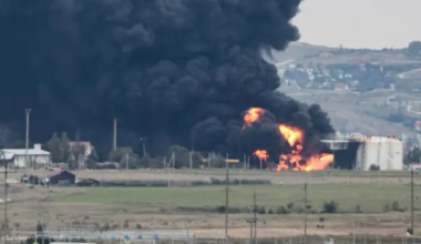 В Крыму после атак дронов вспыхнули пожары на нефтебазах