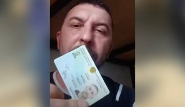 «Не выпускают на родину»: казахстанец записал видеообращение из России
