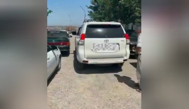 Мужчина доверил руль сыну-подростку на юге Казахстана