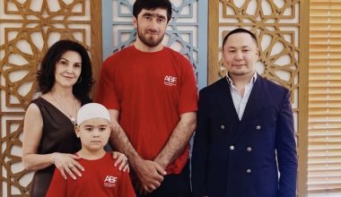Дагестанец впервые увидел ребенка из Казахстана, которого спас