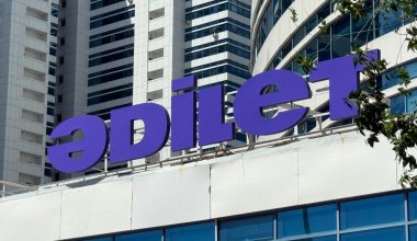 На офисе Amanat появилась вывеска «Әділет»