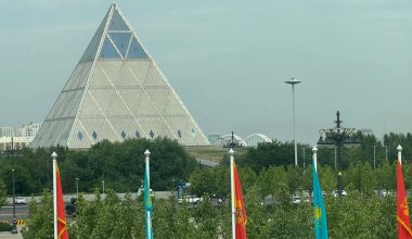 Один из самых молодых президентов мира прилетел в Астану