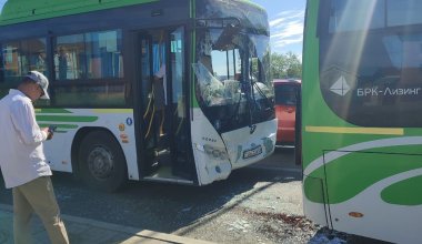 Автобус без тормозов протаранил другой в Атырау: пострадали люди