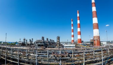 Казахстан сократил добычу газа из-за ударов по заводу в России