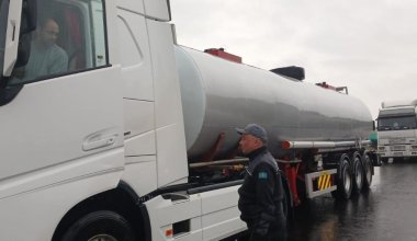 Казахстанский бензин утекает в Россию? Что происходит на границе