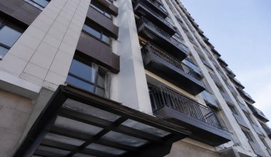 20-летняя девушка выпала с 10-го этажа после ссоры с парнем в Алматы