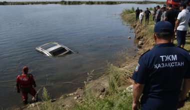 В Акмолинской области машина съехала в водоем: погибли две девочки