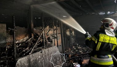 Крупный пожар вспыхнул в магазине Шымкента