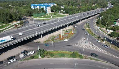 Прощайте, пробки? Загруженную трассу под Алматы расширят до восьми полос