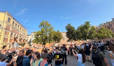 «Верните Федорова»: в Украине проходят акции против отставки министра обороны