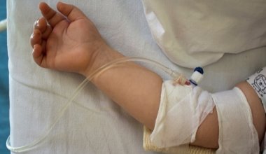 Родные обвиняют врачей в заражении ребенка гепатитом в Алматинской области