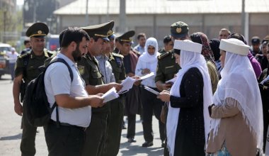 Мужчин с бородами и женщин в платках начали проверять чаще в Таджикистане