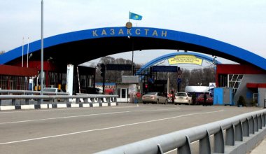 Казахстанец пожаловался Жапарову после остановки на границе