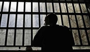 В колонии ВКО новичка заставляли платить за «спокойную жизнь»