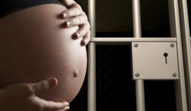 Обвиняемую в убийстве мужа беременную женщину оправдали в суде