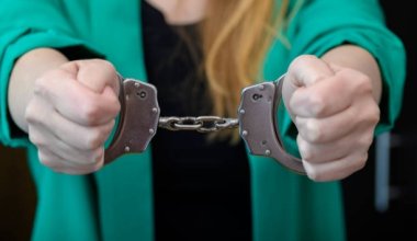 Учительницу с богатой криминальной биографией задержали в Актобе