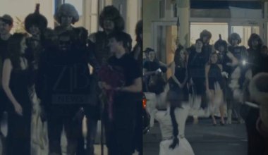Канье Уэста встретили казахскими национальными танцами в аэропорту Алматы