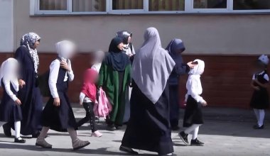 Если дети придут в школу в хиджабе, накажут родителей - Минпросвет